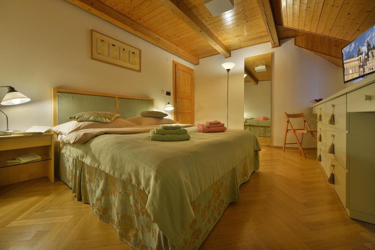 Old Town Apartments Tyn Прага Экстерьер фото